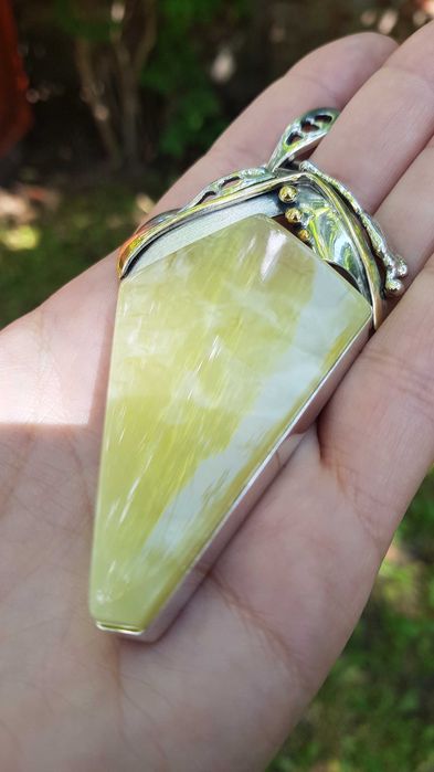 Niepowtarzalny wisior z bursztynem bałtyckim