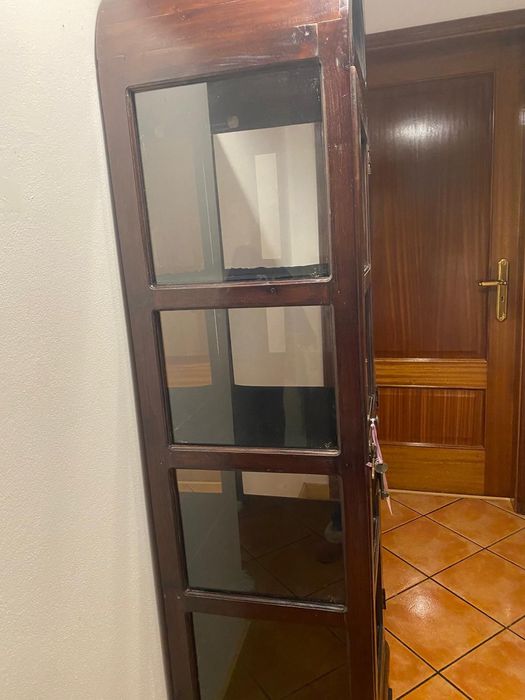 Vitrine madeira com luz