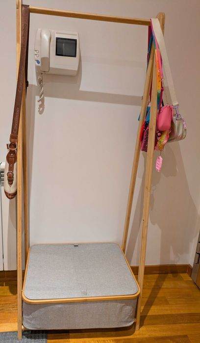 Suporte de cabides em bambu