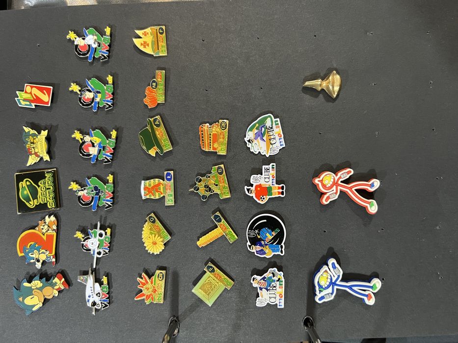 Coleção pins variados (aprox 500 unidades)