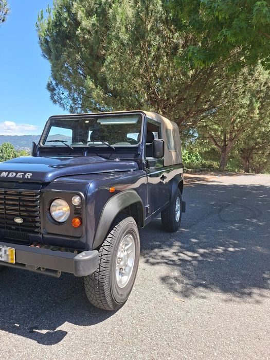 Land Rover Defender 90 2.2 CRD E