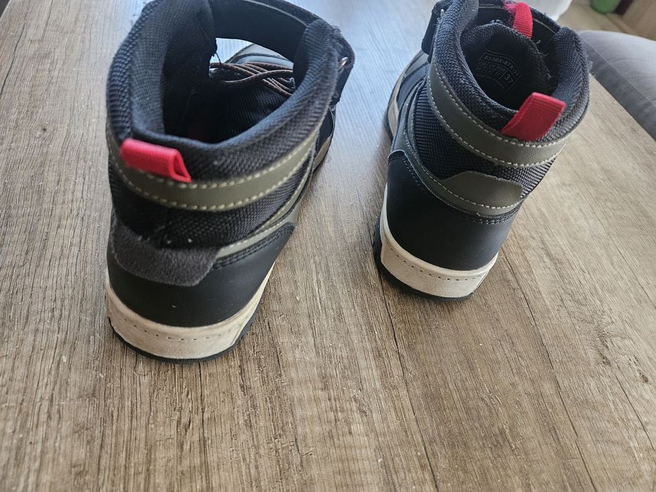 Sneakersy z rzepami r. 37