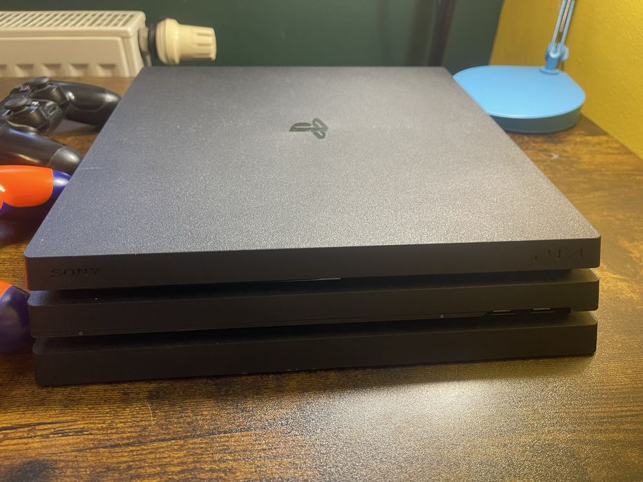 PS4 pro + 2 pady