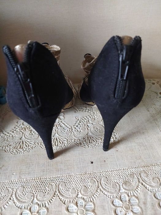 Очаровательные босоножки 37 размера и туфли 38 размера