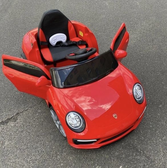 Новий дитячий електромобіль Porsche 911 turbo