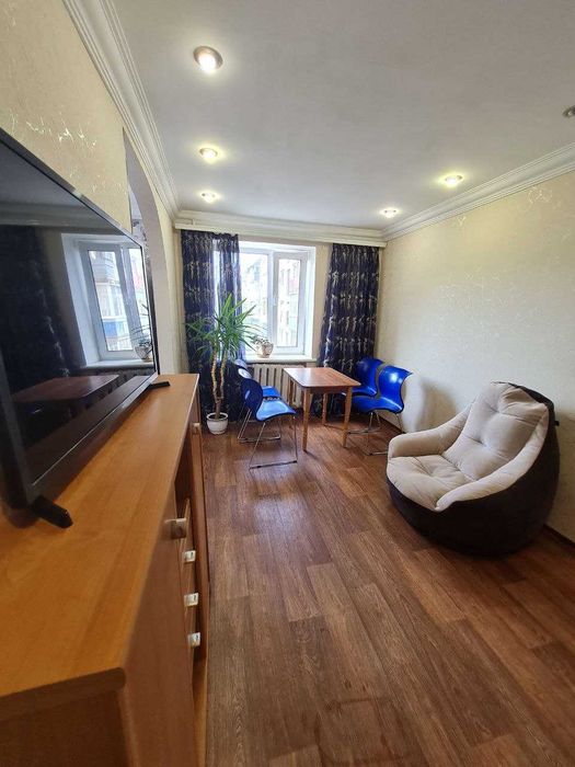 Продам 2 кімн. квартиру в р-ні " РОШЕН". 3/5 цегл.  Ремонт. 55000