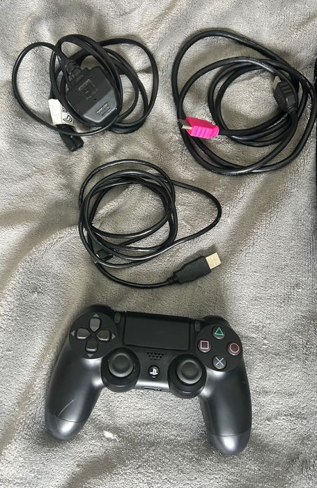 Ps4 1T 1 comando e 9 jogos