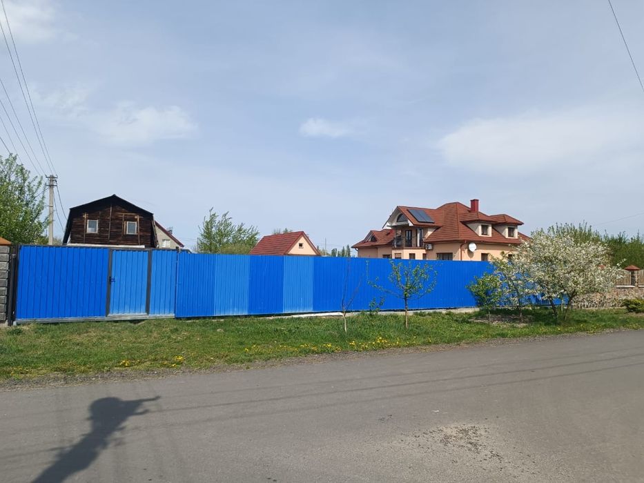 Земельна ділянка та будинок