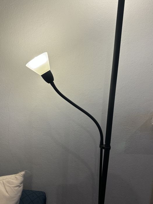 candeeiro de pe preto