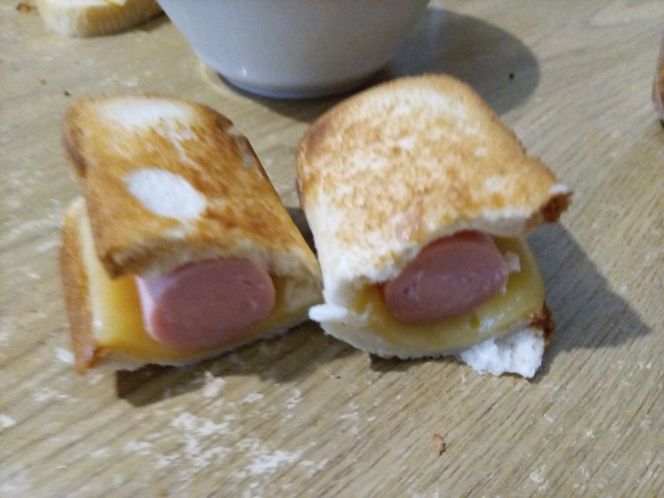 Тостер бутербродниця з тефлоновим покриттям на плиту