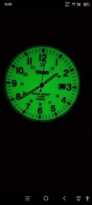 Relógio com calendário á prova de água.