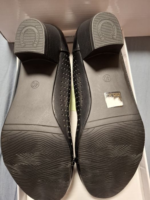 Buty Czółenka rozmiar 40 czarne NOWE.