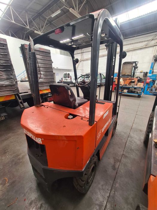 Empilhador Marca Caterpillar 1500kg 4mt altura diesel