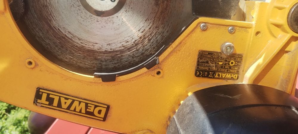 Комбинированная торцовочная пила DeWalt DW743
