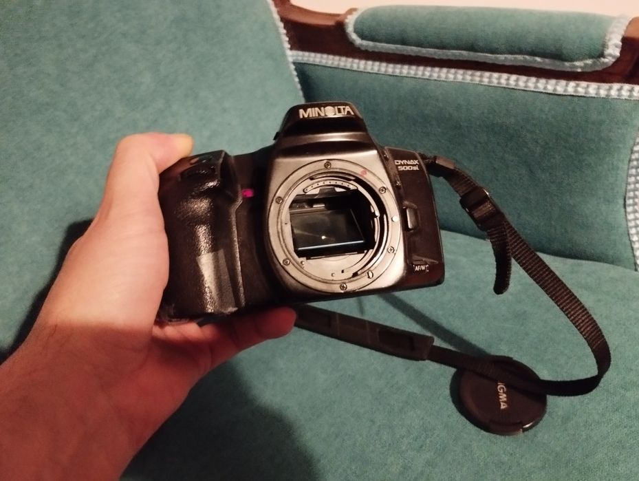 Minolta Dynax 500si com lente SIGMA 24-70