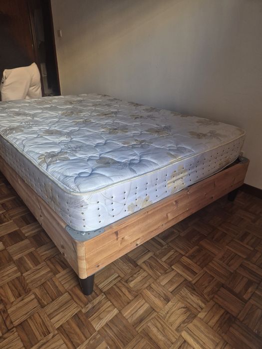 Vendo cama de casal com colchão