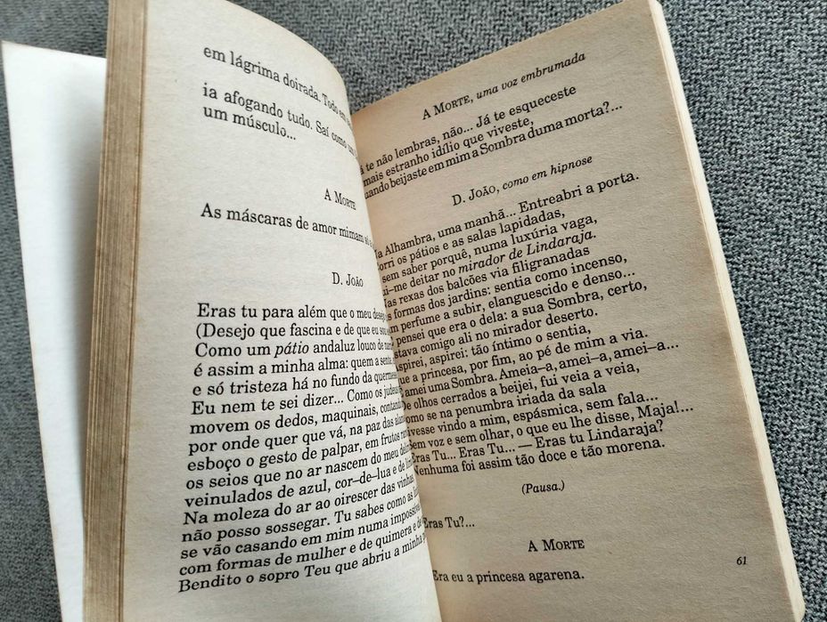 Livro "D. João e a máscara" de António Patrício