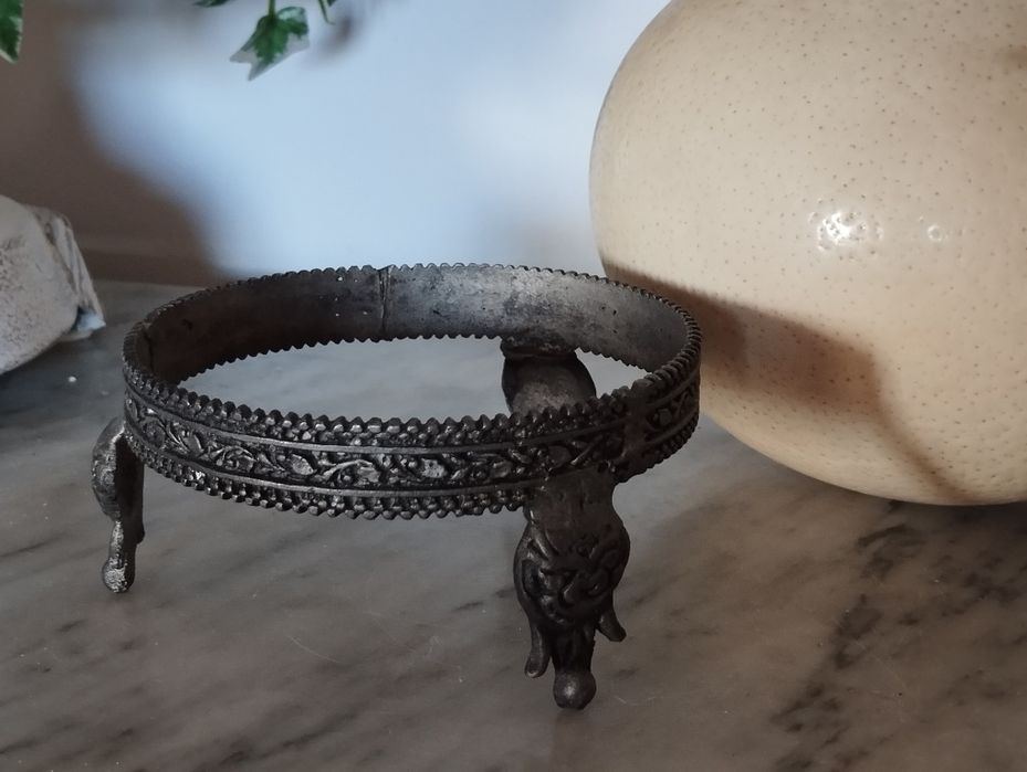 Ovo de Avestruz com Suporte Antigo