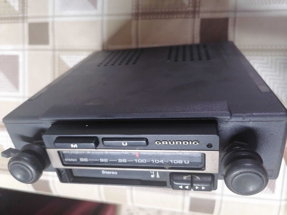 Auto radio antigo Grundig