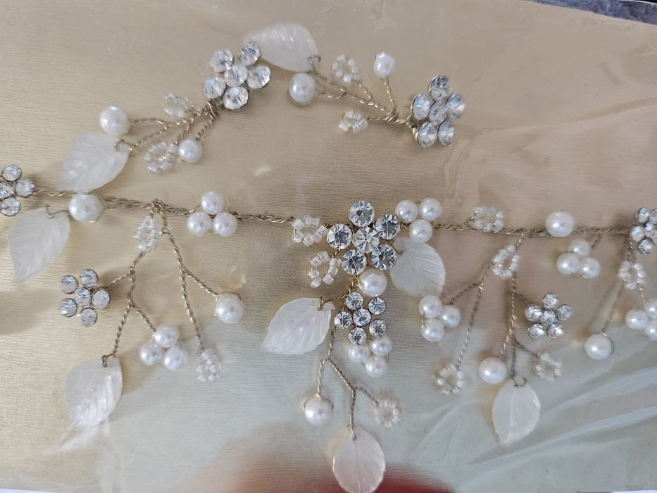 Прикраса на свято, весілля. Колье