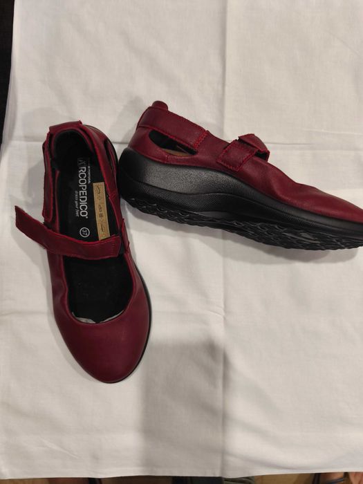 Sapatos n.37 Arcopedico novos