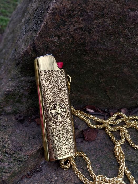 Зажигалка Bic с металлическим кейсом брелком