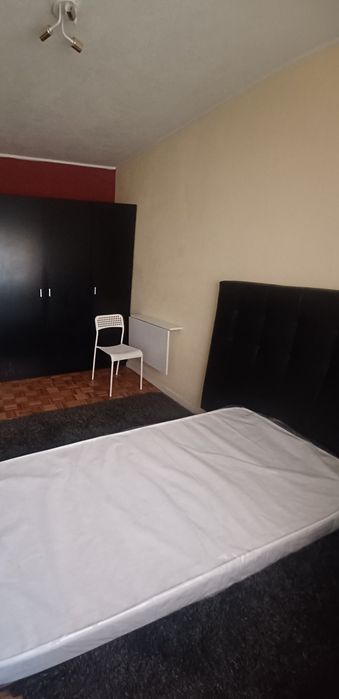 Alugo quarto individual.