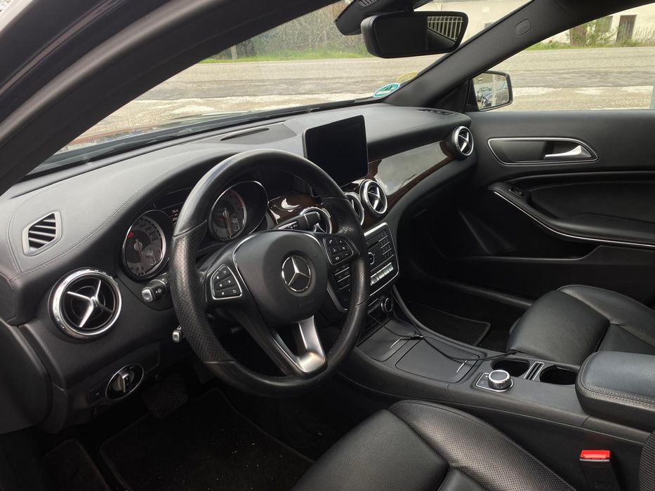 Mercedes GLA 180D (Automático)