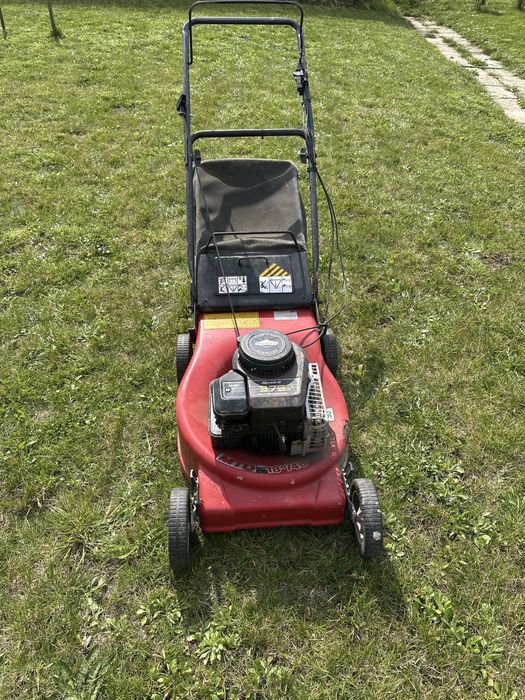 Kosiarka spalinowa z koszem na trawe