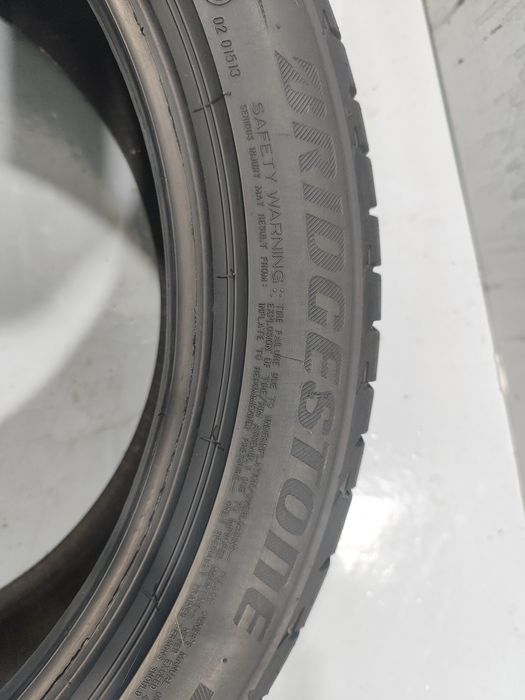 2 pneus semi novos 225-45R18 Bridgestone RFT - Oferta dos Portes