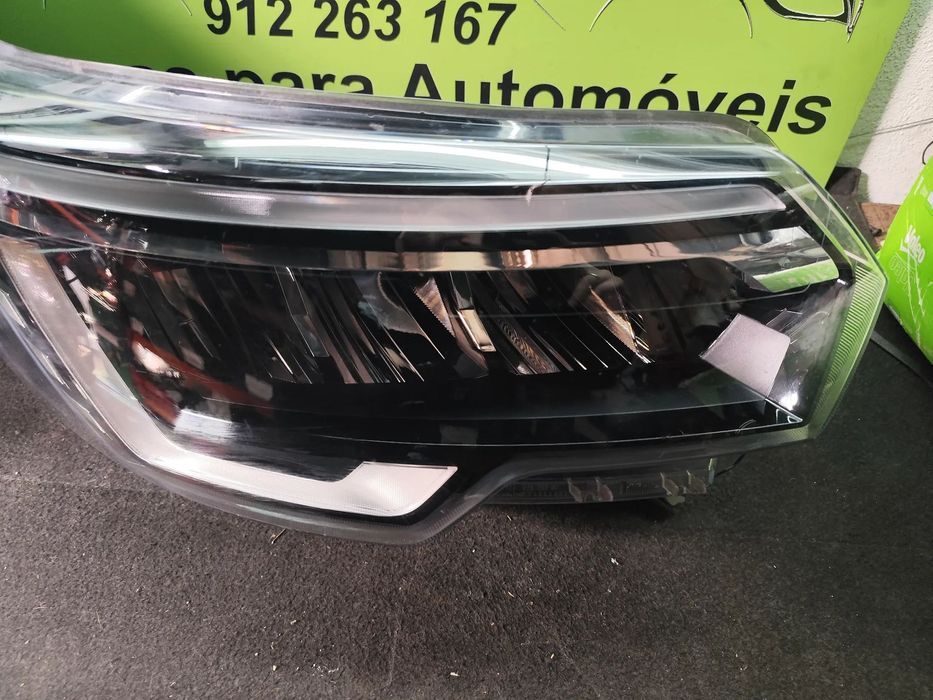 RENAULT TRAFIC III FAROL LED DIREITO - FF687