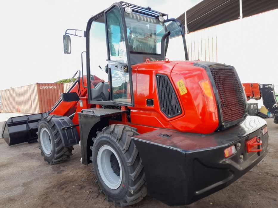 Pá Carregadora Telescópica TL2500 nova