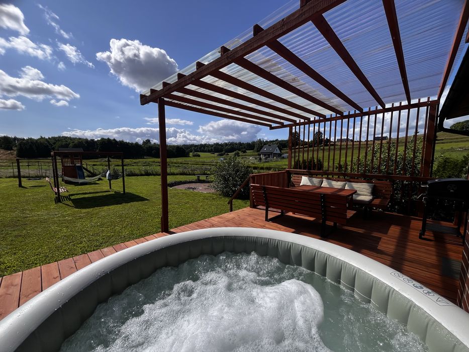 Domek letniskowy z jacuzzi na Kaszubach. Połęczyno.