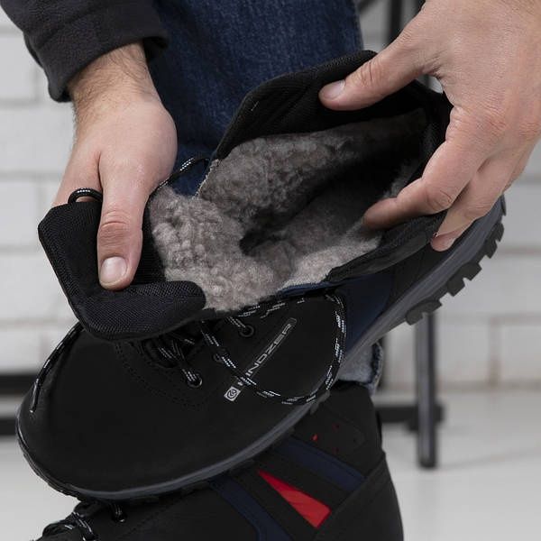 Чоловічі утеплені кросівки.