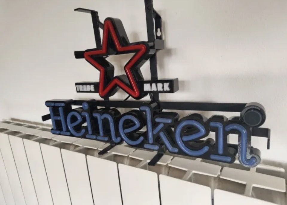 Placa luminosa heninkan