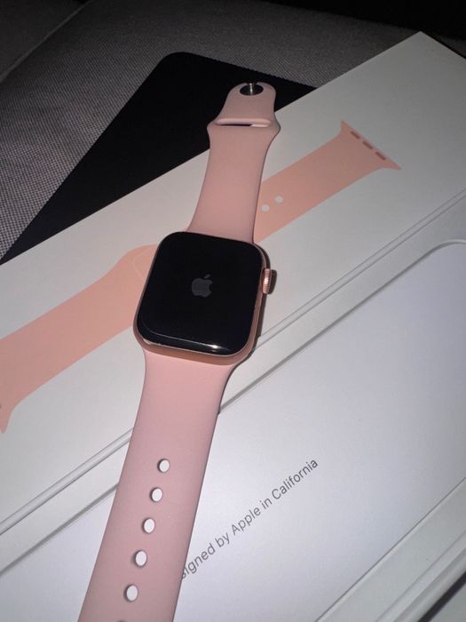 Apple Watch SE GPS + caixa + 2 pulseiras extra