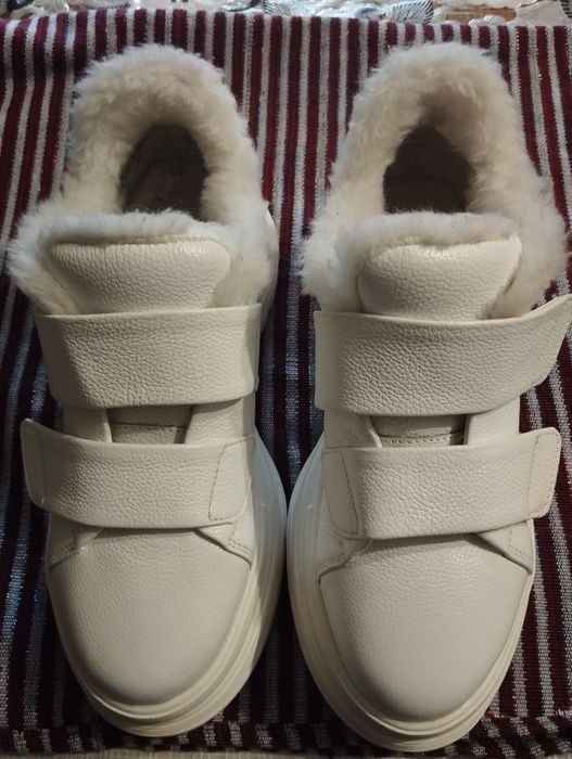 Зимові кросівки жіночі.