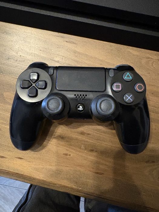 Ps4 funcional em bom estado com comando