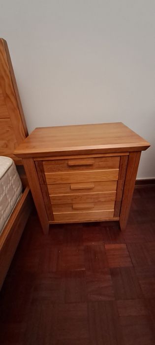 Cama de quarto casal em pinho macico