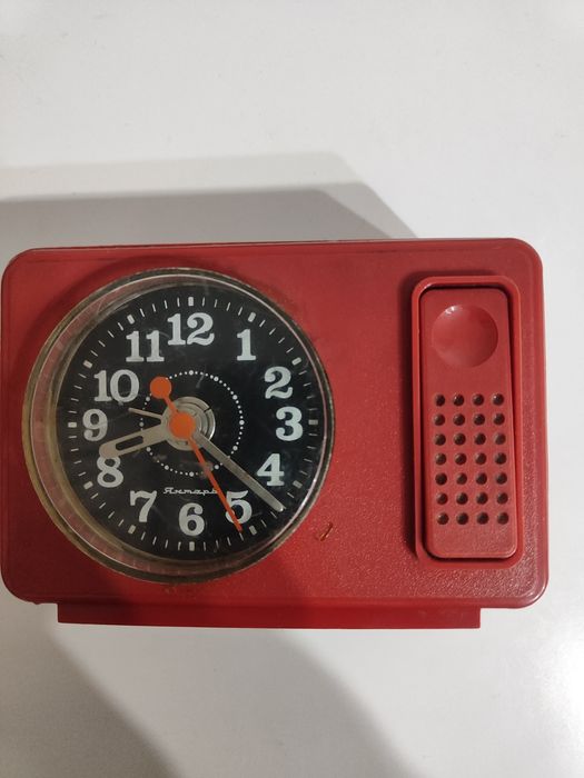 Часы- будильник б/у