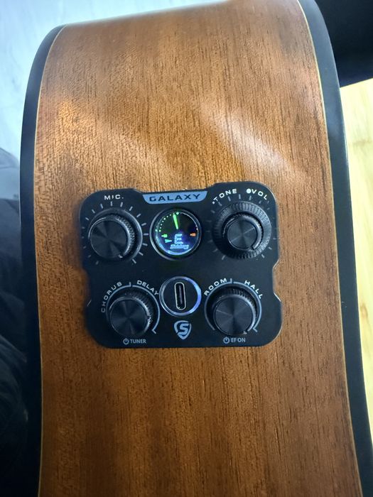 Guitarra eletroacustica importada com efeitos