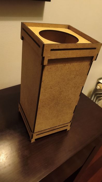 Torre de dados (dice tower) para lançamento de dados