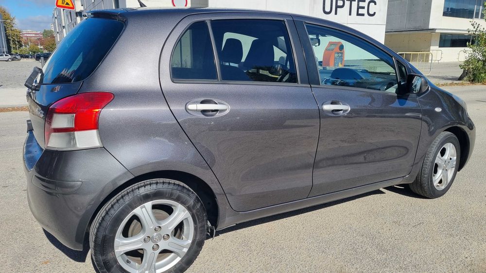 Toyota Yaris 2010 diesel em Ótimo estado — photo 3