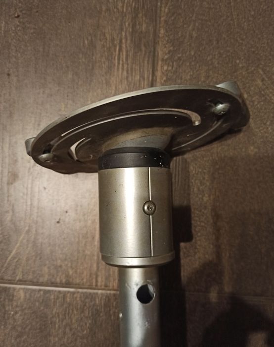 Кріплення стельове для проектору Vogels.