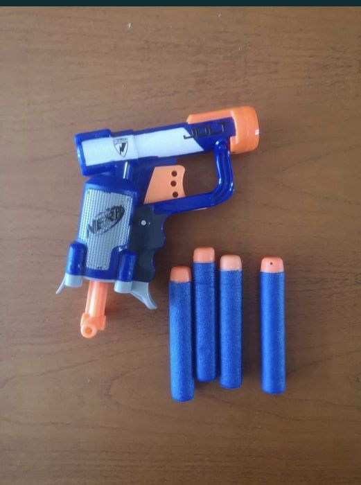 nerf n-strike jolt blaster + 2 strzałki + 2 strzałki zapasowe