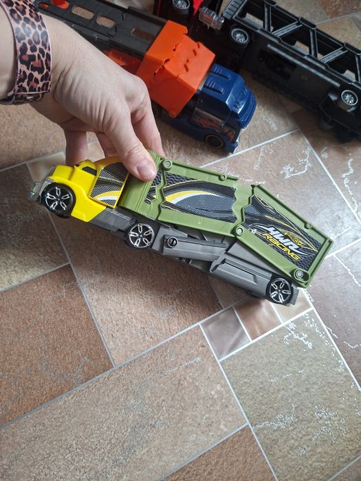 Hot wheels автовоз вантажівки руйнівники