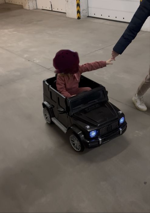 Samochód na akumulator mercedes