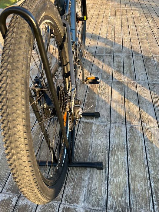 Bicicleta de montanha eléctrica suspensão total – praticamente nova!