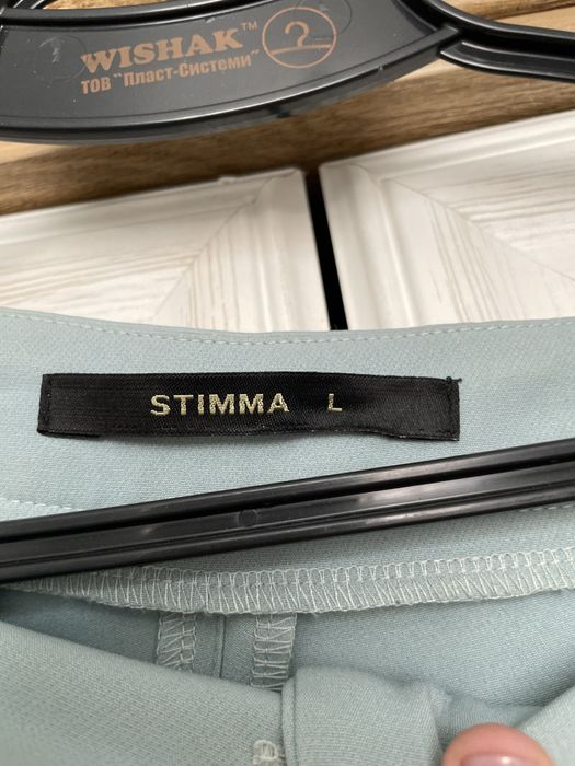 Брючний костюм гарно виглядаю гарна якість на комирці є тональник