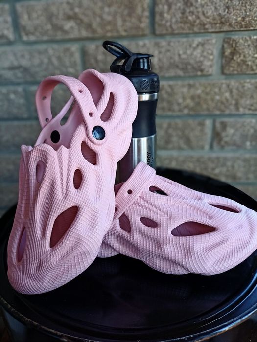 Жіночі Крокси Легкі кросівки Аквашузи Фітнес взуття Стильні трендові